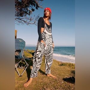 NWOT Hot Shot Printed Onesie ~Padma Black~RARE